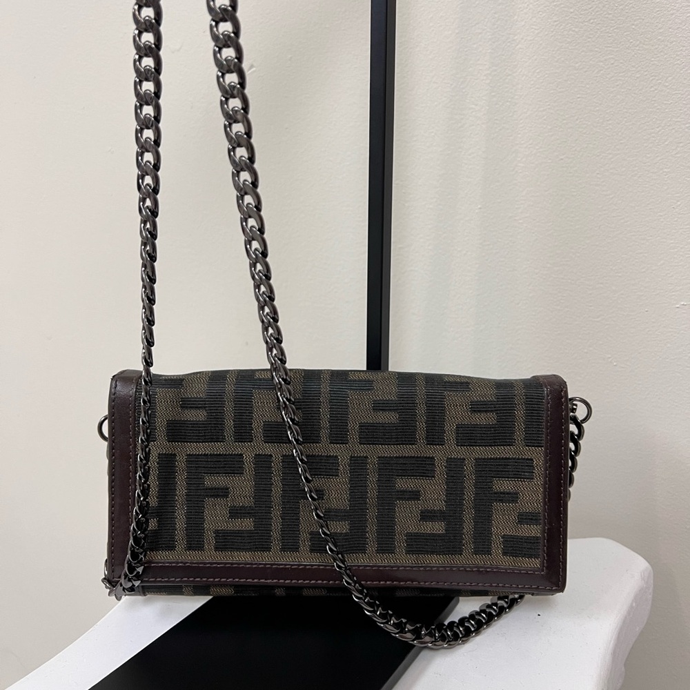 ❌SOLD❌Fendi Wallet with Unbranded Chain.